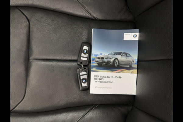 BMW 3-serie 330e High Executive Luxury-Line (Plug-in) (INCL-BTW) Aut. *PANO |  LEATHER | FULL-LED | MEMORY-PACK | HARMAN/KARDON-AUDIO | BLINDSPOT | KEYLESS | CAMERA | NAVI-FULLMAP | DAB | PRIVACY-GLASS | ECC | HEAD-UP | PDC | 18''ALU*