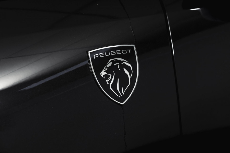 Peugeot 5008 1.2 Hybrid 145 GT 7-pers | Afn. Trekhaak | Dig. Cockpit | Adapt. Cruise | Stoel-+Stuurverw. | PDC | 360 Camera | NAV + App. Connect | ECC | Elek. Klep | LM 19" | 7548