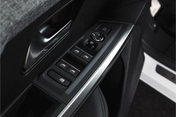 Peugeot 5008 1.2 Hybrid 145 GT 7-pers | Afn. Trekhaak | Dig. Cockpit | Adapt. Cruise | Stoel-+Stuurverw. | PDC | 360 Camera | NAV + App. Connect | ECC | Elek. Klep | LM 19" | 7548
