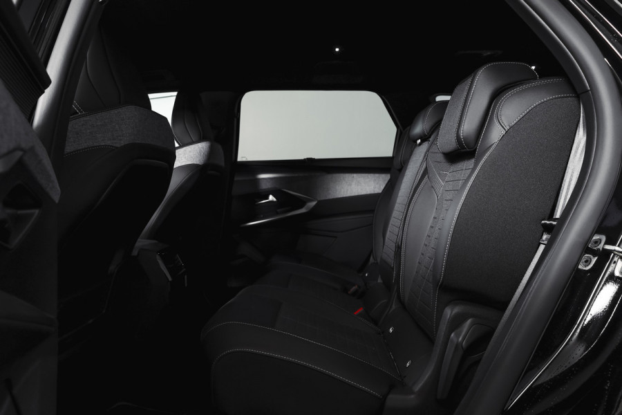 Peugeot 5008 1.2 Hybrid 145 GT 7-pers | Afn. Trekhaak | Dig. Cockpit | Adapt. Cruise | Stoel-+Stuurverw. | PDC | 360 Camera | NAV + App. Connect | ECC | Elek. Klep | LM 19" | 7548