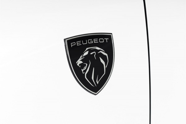 Peugeot 5008 1.2 Hybrid 145 GT 7-pers | Dig. Cockpit | Adapt. Cruise | Stoel-+Stuurverw. | PDC | 360 Camera | NAV + App. Connect | ECC | Elek. Klep | LM 19" | 7733