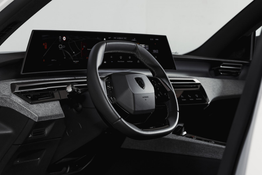 Peugeot 5008 1.2 Hybrid 145 GT 7-pers | Dig. Cockpit | Adapt. Cruise | Stoel-+Stuurverw. | PDC | 360 Camera | NAV + App. Connect | ECC | Elek. Klep | LM 19" | 7733
