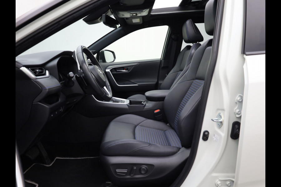 Toyota RAV4 2.5 Hybrid Bi-Tone | NL Auto | Panodak | Elek. Stoelen | 360 Camera | Apple Carplay/ Android | Bi-Tone | Prijs Rijklaar !!