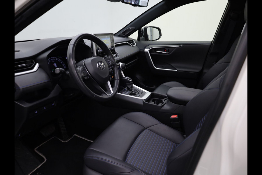 Toyota RAV4 2.5 Hybrid Bi-Tone | NL Auto | Panodak | Elek. Stoelen | 360 Camera | Apple Carplay/ Android | Bi-Tone | Prijs Rijklaar !!