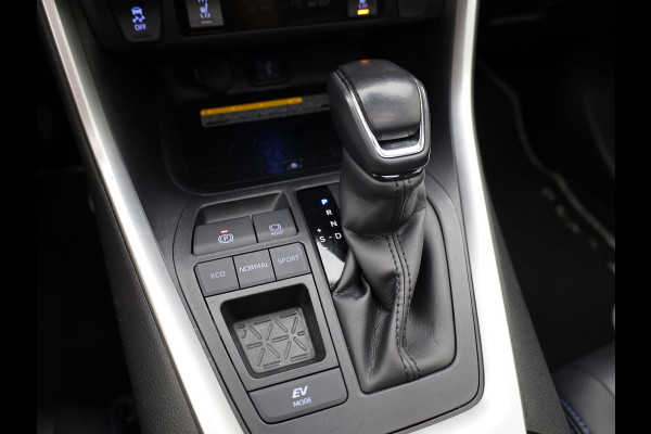 Toyota RAV4 2.5 Hybrid Bi-Tone | NL Auto | Panodak | Elek. Stoelen | 360 Camera | Apple Carplay/ Android | Bi-Tone | Prijs Rijklaar !!
