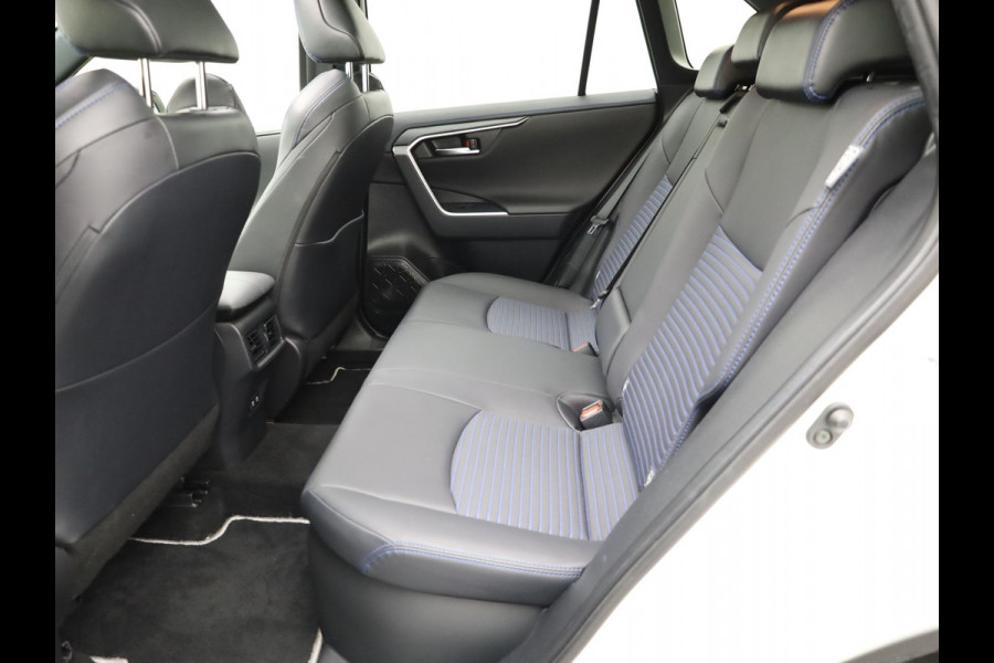 Toyota RAV4 2.5 Hybrid Bi-Tone | NL Auto | Panodak | Elek. Stoelen | 360 Camera | Apple Carplay/ Android | Bi-Tone | Prijs Rijklaar !!