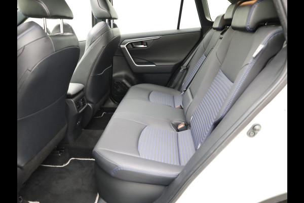 Toyota RAV4 2.5 Hybrid Bi-Tone | NL Auto | Panodak | Elek. Stoelen | 360 Camera | Apple Carplay/ Android | Bi-Tone | Prijs Rijklaar !!