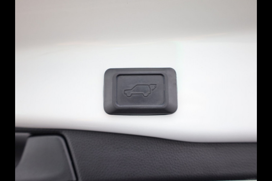 Toyota RAV4 2.5 Hybrid Bi-Tone | NL Auto | Panodak | Elek. Stoelen | 360 Camera | Apple Carplay/ Android | Bi-Tone | Prijs Rijklaar !!
