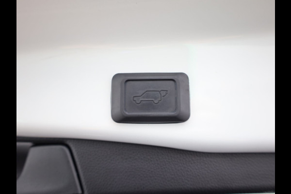 Toyota RAV4 2.5 Hybrid Bi-Tone | NL Auto | Panodak | Elek. Stoelen | 360 Camera | Apple Carplay/ Android | Bi-Tone | Prijs Rijklaar !!