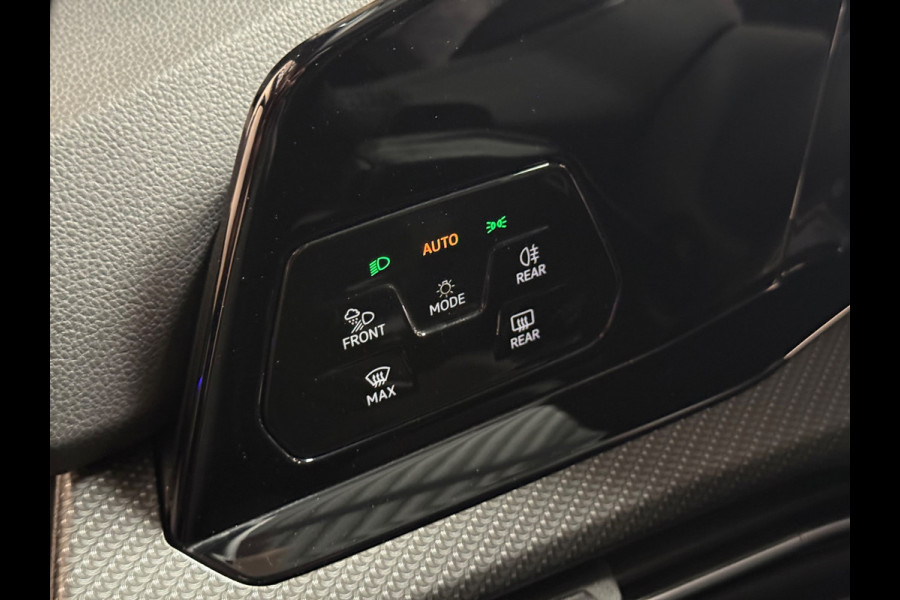 Volkswagen Golf 1.5 eTSI R-Line Edition | Pano | Keyless | Carplay | Sfeerverlichting | Stoel/Stuurverwarming | HUD