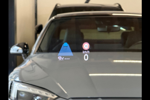 Volkswagen Golf 1.5 eTSI R-Line Edition | Pano | Keyless | Carplay | Sfeerverlichting | Stoel/Stuurverwarming | HUD