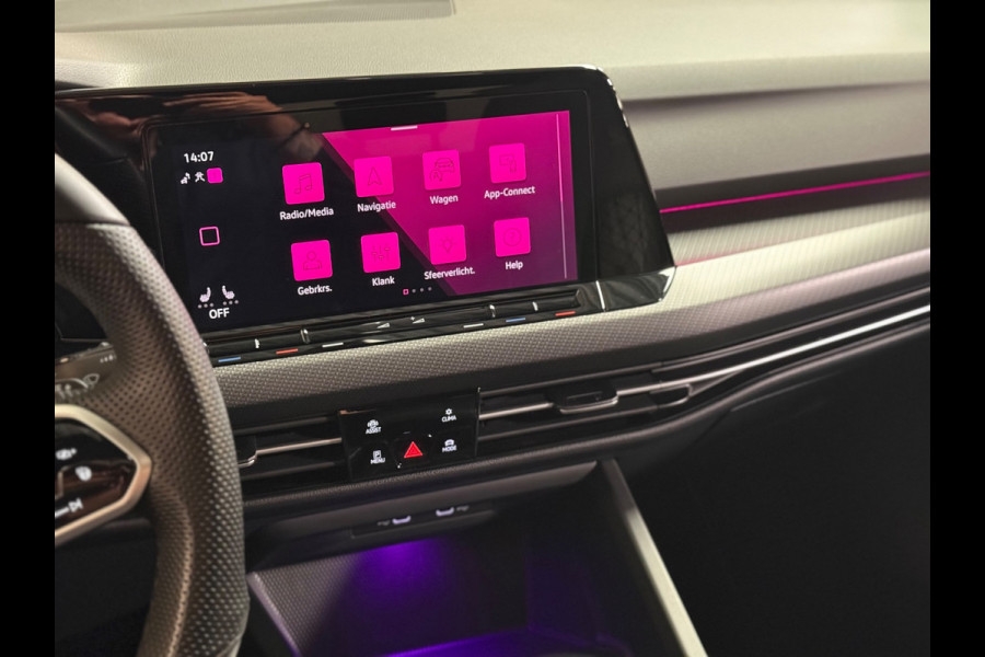 Volkswagen Golf 1.5 eTSI R-Line Edition | Pano | Keyless | Carplay | Sfeerverlichting | Stoel/Stuurverwarming | HUD