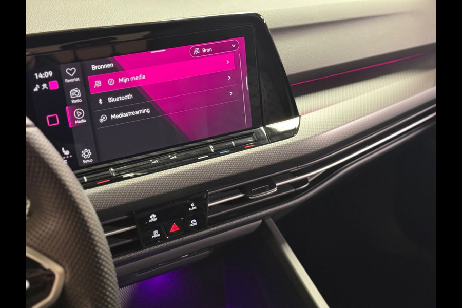 Volkswagen Golf 1.5 eTSI R-Line Edition | Pano | Keyless | Carplay | Sfeerverlichting | Stoel/Stuurverwarming | HUD
