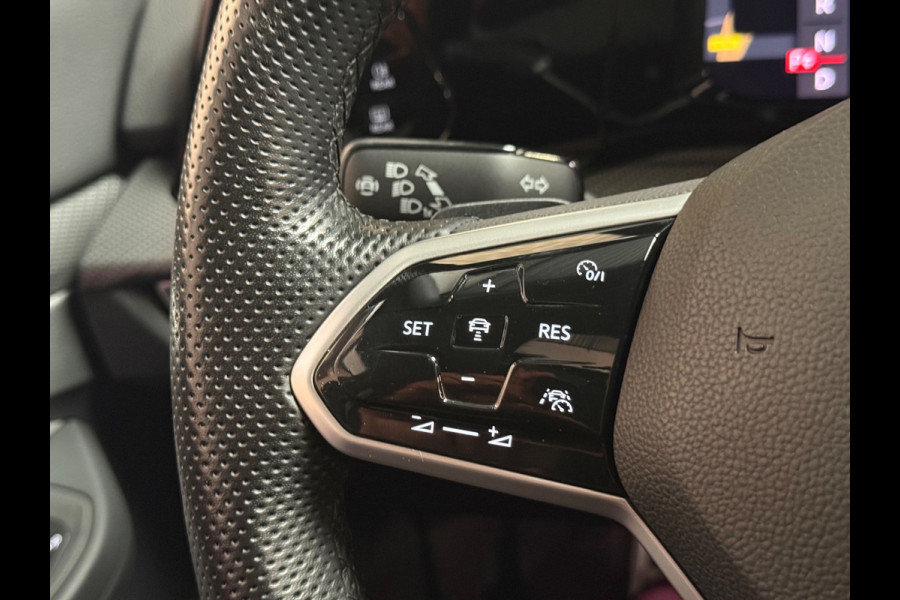 Volkswagen Golf 1.5 eTSI R-Line Edition | Pano | Keyless | Carplay | Sfeerverlichting | Stoel/Stuurverwarming | HUD