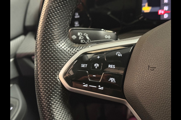 Volkswagen Golf 1.5 eTSI R-Line Edition | Pano | Keyless | Carplay | Sfeerverlichting | Stoel/Stuurverwarming | HUD