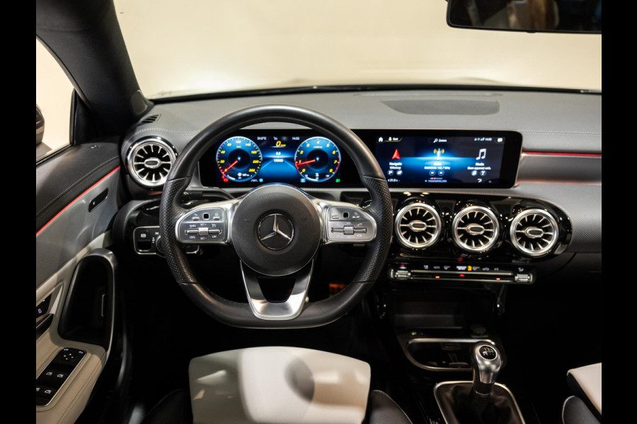 Mercedes-Benz CLA-Klasse 180 AMG Line Premium Plus / 136pk / Panorama dak / Stoelverwarming / Leder /