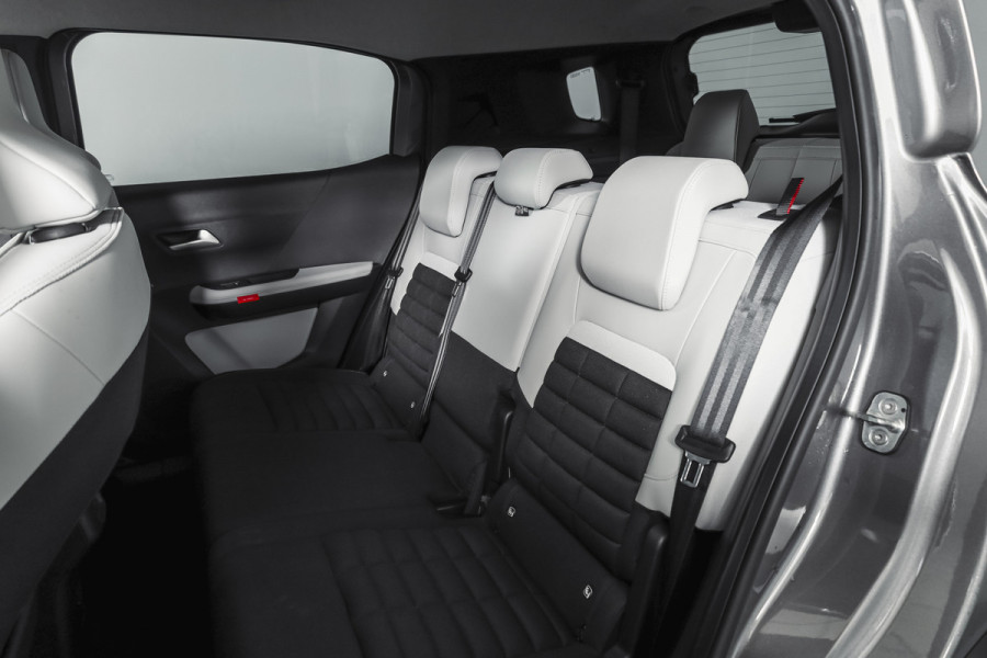 Citroën C3 Aircross 1.2 Hybrid 145pk Max 7-pers | Dig. Cockpit | Cruise | PDC | Camera | NAV + App. Connect | ECC | LM 17" | 8646