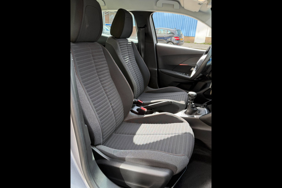 Peugeot 2008 1.2 PureTech Active Pack 23.000 KM - Apple CarPlay / Navigatie I Airco I LED I Sport velgen I Dealer onderhouden
