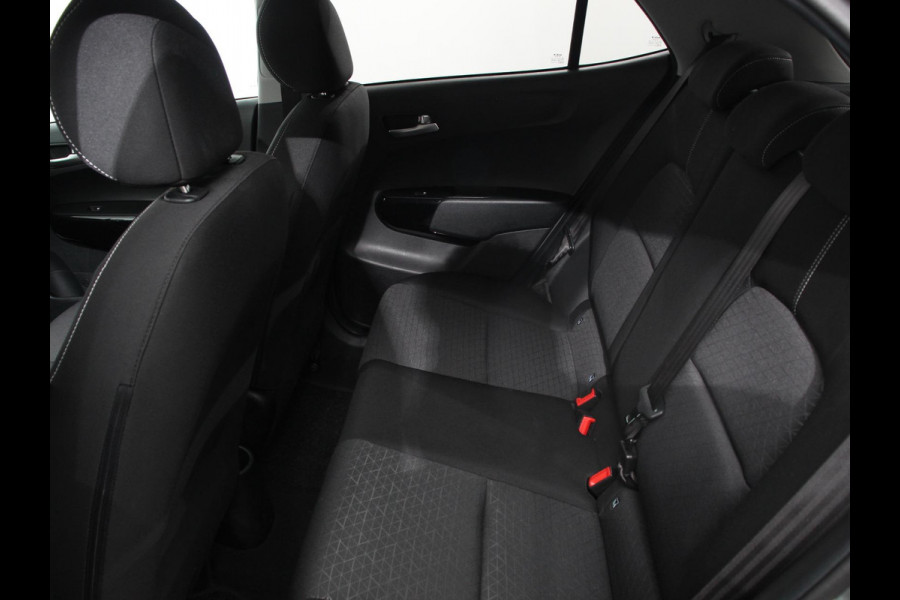 Kia Picanto 1.0 DPi Automaat DynamicLine Navigatie Apple Carplay / Android Auto Airco Camera DAB Stoelverwarming Extra Getint glas Lichtmetalen velgen Cruise Control Bluetooth