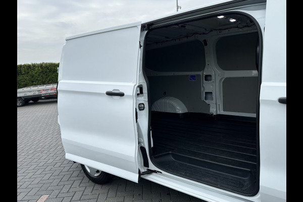 Ford Transit Custom 2.0 TDCI 136 PK TREND / L2H1 / 2.740 KG AHG / CAMERA / CRUISE / 3 ZITS / AIRCO / CARPLAY