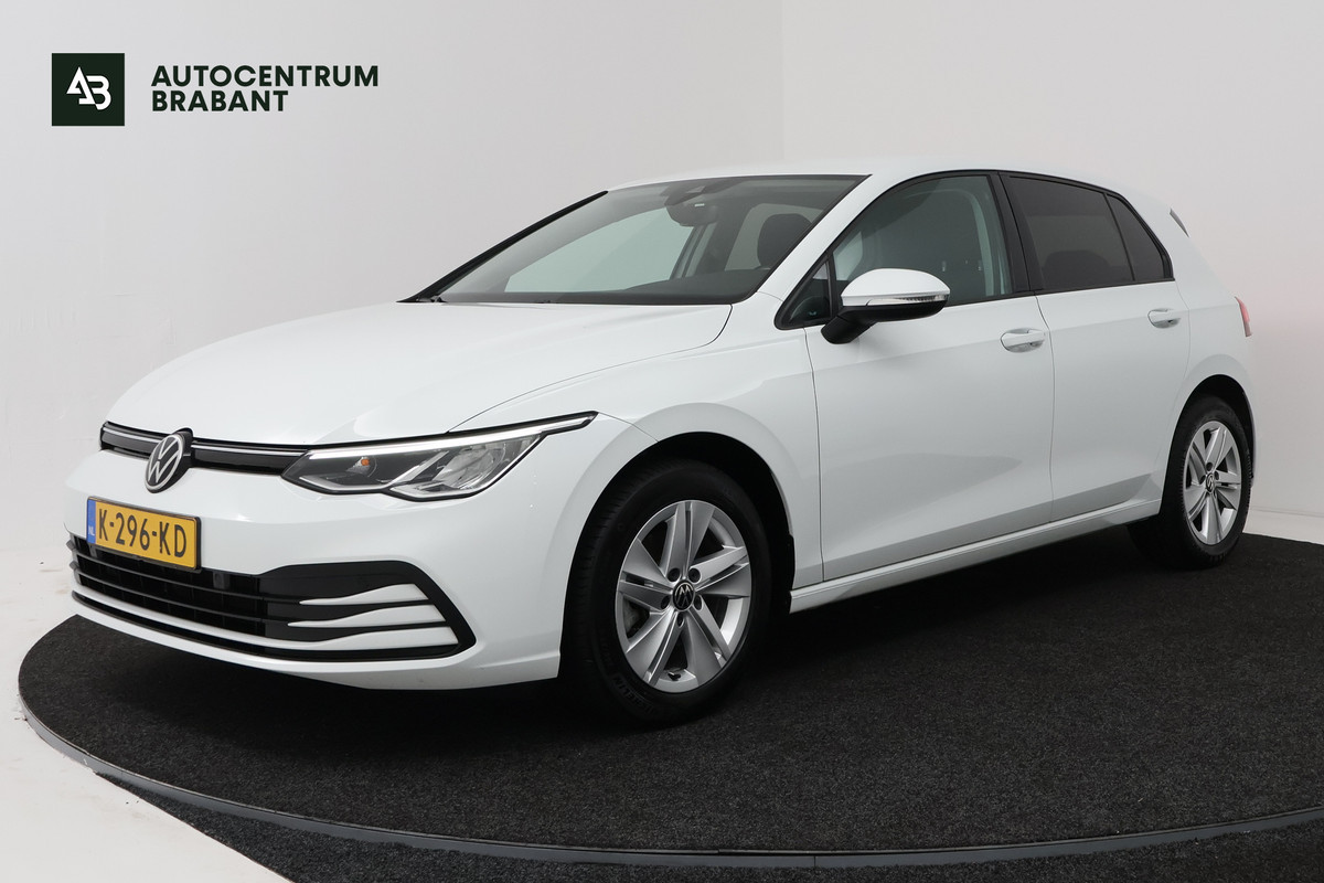 Volkswagen Golf 1.0 TSI Life (CRUISE CONTROL ADAPTIEF, NAVIGATIE, CARPLAY, PARKEERSENSOREN)