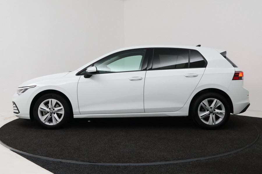 Volkswagen Golf 1.0 TSI Life (CRUISE CONTROL ADAPTIEF, NAVIGATIE, CARPLAY, PARKEERSENSOREN)