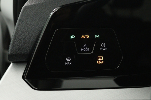 Volkswagen Golf 1.0 TSI Life (CRUISE CONTROL ADAPTIEF, NAVIGATIE, CARPLAY, PARKEERSENSOREN)