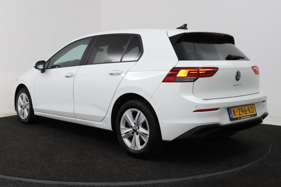 Volkswagen Golf 1.0 TSI Life (CRUISE CONTROL ADAPTIEF, NAVIGATIE, CARPLAY, PARKEERSENSOREN)