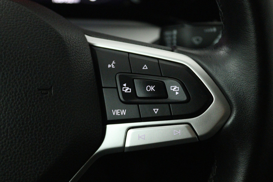Volkswagen Golf 1.0 TSI Life (CRUISE CONTROL ADAPTIEF, NAVIGATIE, CARPLAY, PARKEERSENSOREN)