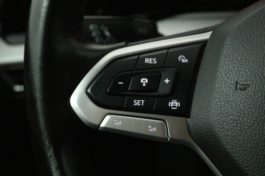 Volkswagen Golf 1.0 TSI Life (CRUISE CONTROL ADAPTIEF, NAVIGATIE, CARPLAY, PARKEERSENSOREN)