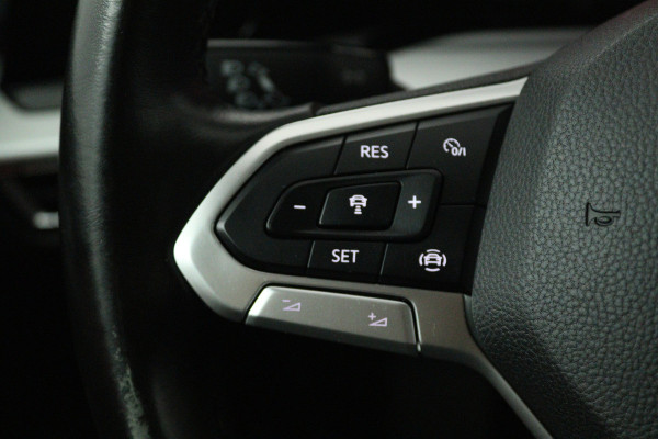 Volkswagen Golf 1.0 TSI Life (CRUISE CONTROL ADAPTIEF, NAVIGATIE, CARPLAY, PARKEERSENSOREN)