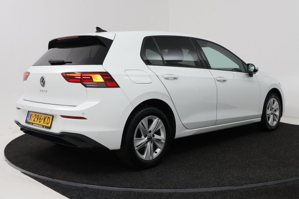 Volkswagen Golf 1.0 TSI Life (CRUISE CONTROL ADAPTIEF, NAVIGATIE, CARPLAY, PARKEERSENSOREN)