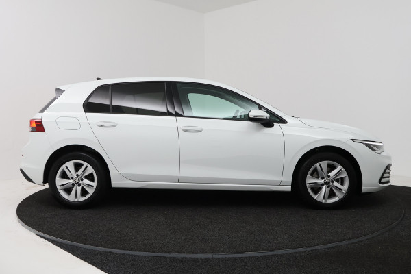 Volkswagen Golf 1.0 TSI Life (CRUISE CONTROL ADAPTIEF, NAVIGATIE, CARPLAY, PARKEERSENSOREN)