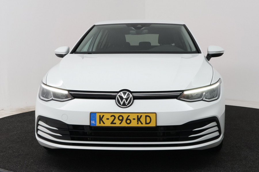 Volkswagen Golf 1.0 TSI Life (CRUISE CONTROL ADAPTIEF, NAVIGATIE, CARPLAY, PARKEERSENSOREN)