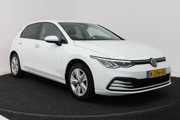 Volkswagen Golf 1.0 TSI Life (CRUISE CONTROL ADAPTIEF, NAVIGATIE, CARPLAY, PARKEERSENSOREN)