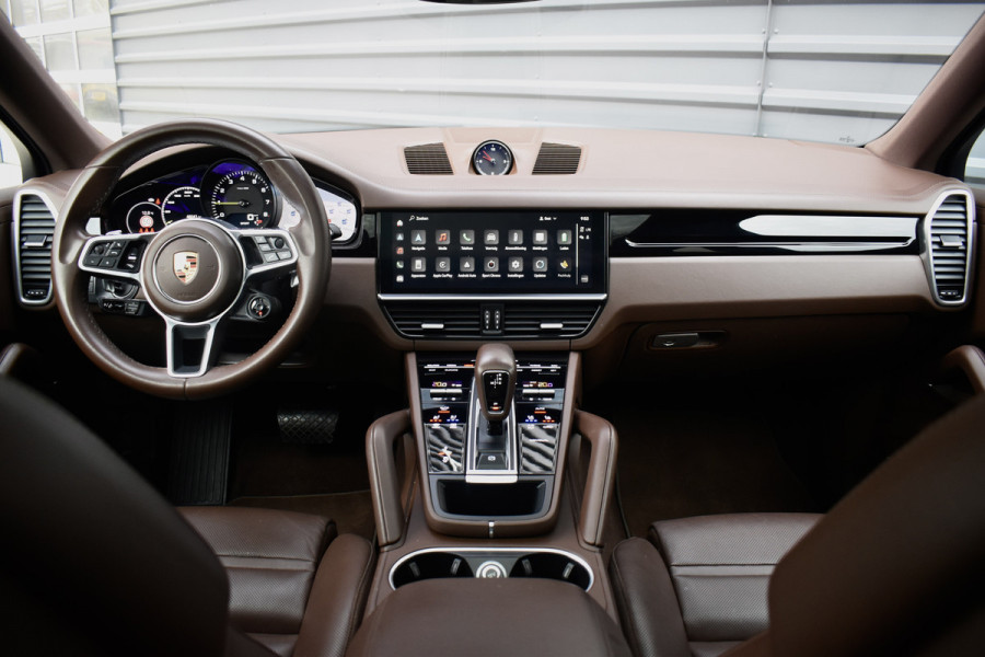 Porsche Cayenne Coupé 3.0 E-Hybrid Platinum Edition SportDesign | Pano | ACC | Trekhaak | 22'' Wielen | Bose | Achterasbesturing | Stoelventilatie | Sportuitlaat |