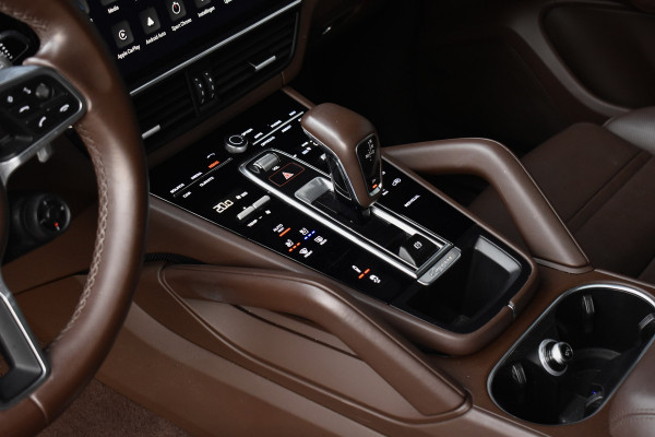 Porsche Cayenne Coupé 3.0 E-Hybrid Platinum Edition SportDesign | Pano | ACC | Trekhaak | 22'' Wielen | Bose | Achterasbesturing | Stoelventilatie | Sportuitlaat |