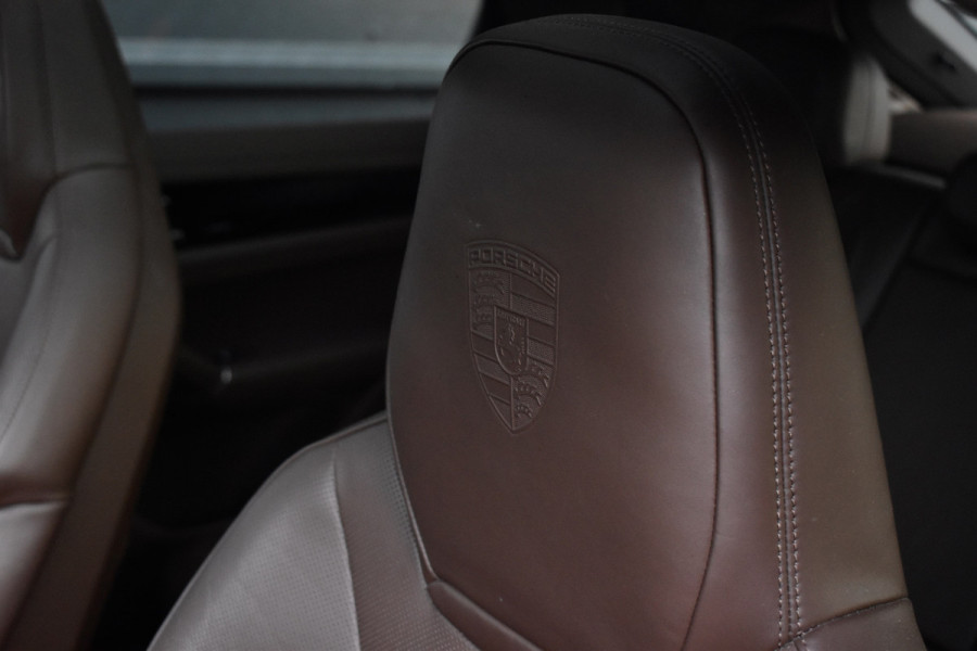 Porsche Cayenne Coupé 3.0 E-Hybrid Platinum Edition SportDesign | Pano | ACC | Trekhaak | 22'' Wielen | Bose | Achterasbesturing | Stoelventilatie | Sportuitlaat |