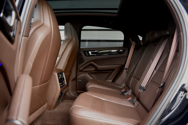 Porsche Cayenne Coupé 3.0 E-Hybrid Platinum Edition SportDesign | Pano | ACC | Trekhaak | 22'' Wielen | Bose | Achterasbesturing | Stoelventilatie | Sportuitlaat |