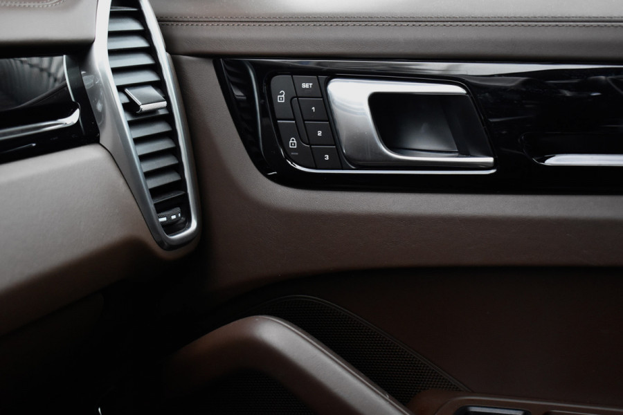 Porsche Cayenne Coupé 3.0 E-Hybrid Platinum Edition SportDesign | Pano | ACC | Trekhaak | 22'' Wielen | Bose | Achterasbesturing | Stoelventilatie | Sportuitlaat |