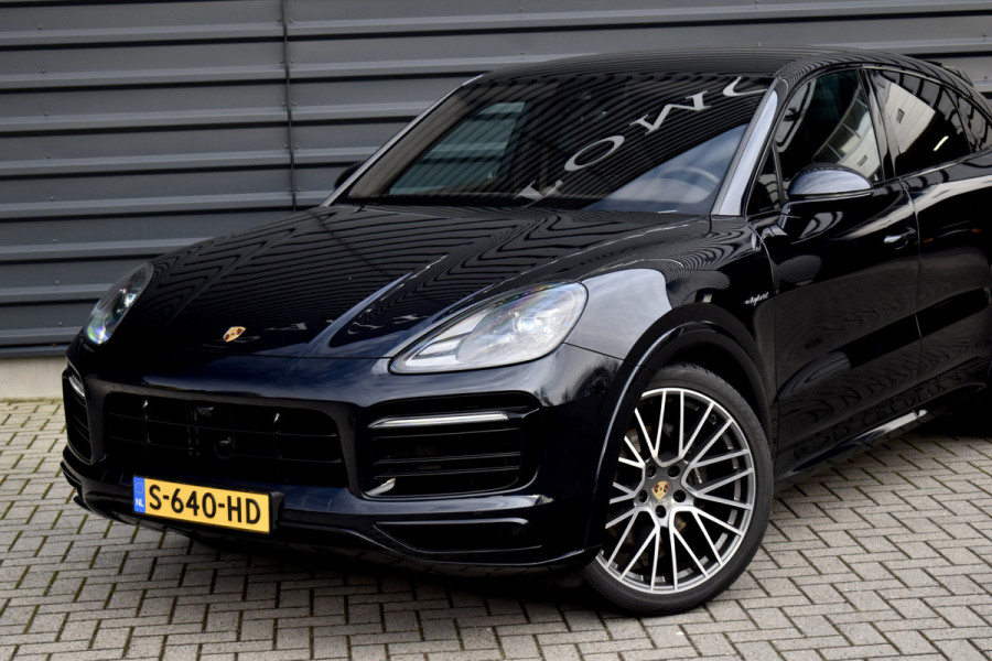 Porsche Cayenne Coupé 3.0 E-Hybrid Platinum Edition SportDesign | Pano | ACC | Trekhaak | 22'' Wielen | Bose | Achterasbesturing | Stoelventilatie | Sportuitlaat |