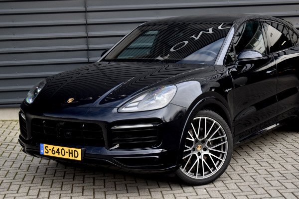 Porsche Cayenne Coupé 3.0 E-Hybrid Platinum Edition SportDesign | Pano | ACC | Trekhaak | 22'' Wielen | Bose | Achterasbesturing | Stoelventilatie | Sportuitlaat |