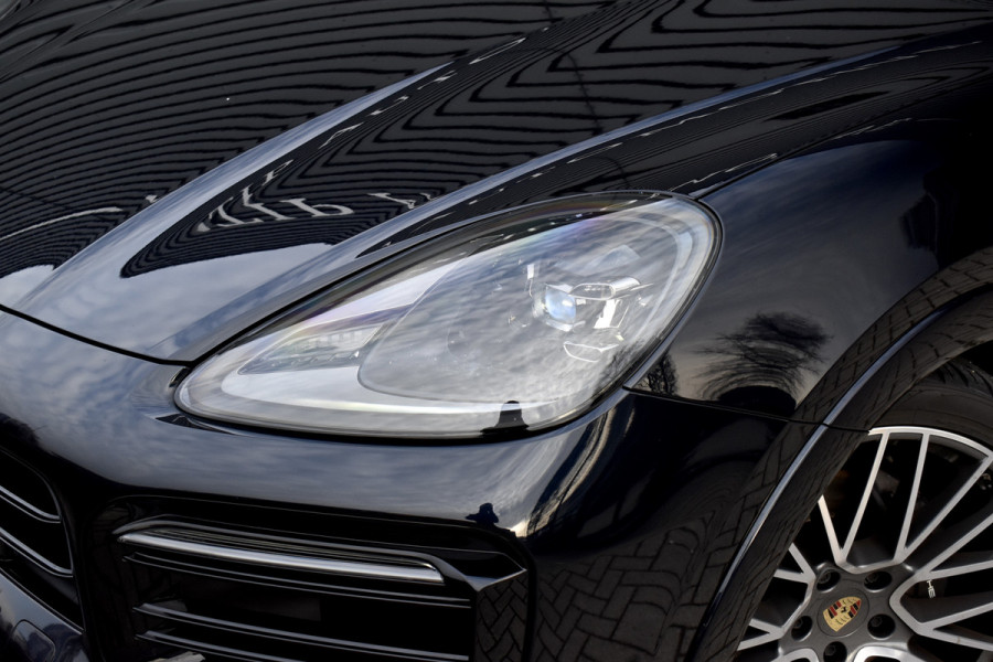 Porsche Cayenne Coupé 3.0 E-Hybrid Platinum Edition SportDesign | Pano | ACC | Trekhaak | 22'' Wielen | Bose | Achterasbesturing | Stoelventilatie | Sportuitlaat |