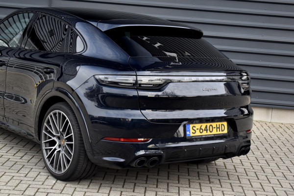 Porsche Cayenne Coupé 3.0 E-Hybrid Platinum Edition SportDesign | Pano | ACC | Trekhaak | 22'' Wielen | Bose | Achterasbesturing | Stoelventilatie | Sportuitlaat |