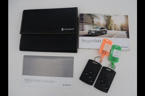 Renault Clio 0.9 TCe Limited | Cruise control | Park assist | Bluetooth | Navigatie | DAB | Getint glas | Full LED | Lichtmetaal 16'' |