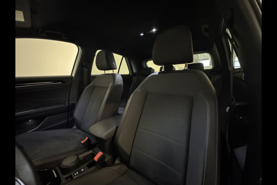 Volkswagen T-Roc TSI 110PK R-LINE BUSINESS CAMERA/MASSAGE/IQ.LIGHT