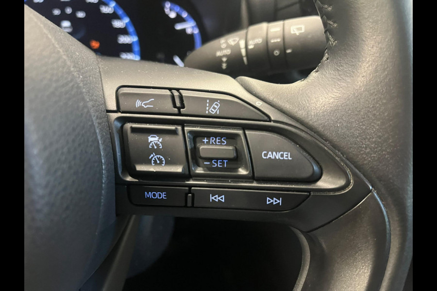 Toyota Yaris Cross 1.5 Hybrid Business Navigatie Apple Carplay Android Auto Camera Parkeerhulp Adaptive Cruise Control Climate Control Lichtmetalen velgen