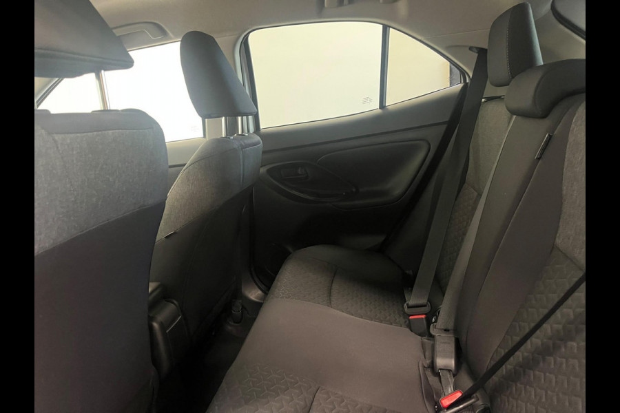 Toyota Yaris Cross 1.5 Hybrid Business Navigatie Apple Carplay Android Auto Camera Parkeerhulp Adaptive Cruise Control Climate Control Lichtmetalen velgen