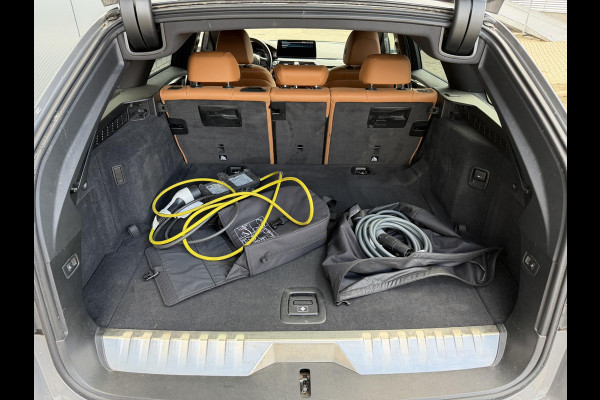 BMW 5 Serie Touring 530e High Executive 20"/Leder/Camera/Stoelverwarming/Sfeerverlichting/Apple Carplay & Android Auto