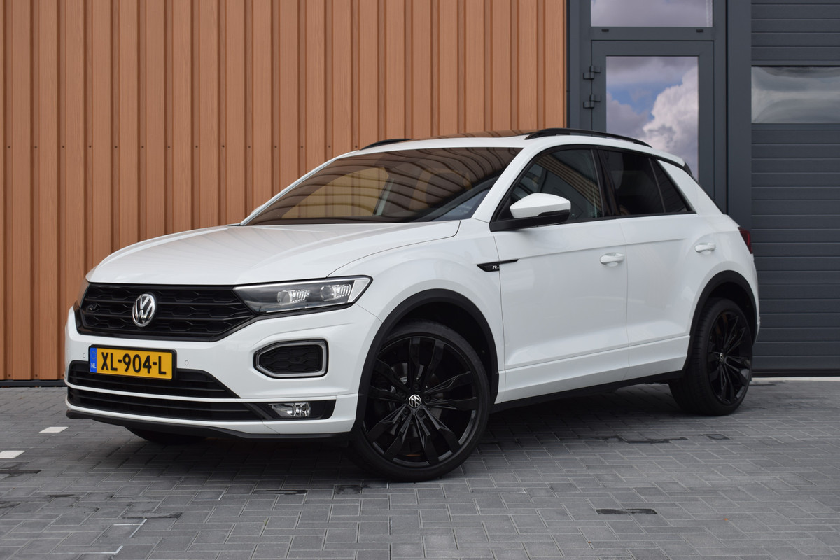 Volkswagen T-Roc 1.5 TSI 150pk DSG R-line Black style Pano | Trekhaak | Beats | 19"